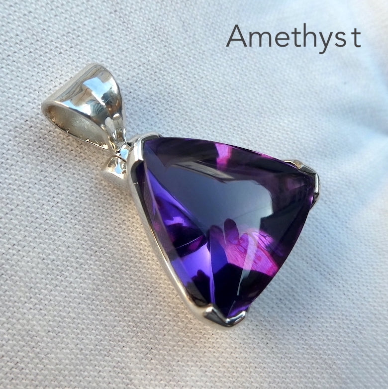 Gorgeous hotsell Amethyst cabachon pendant