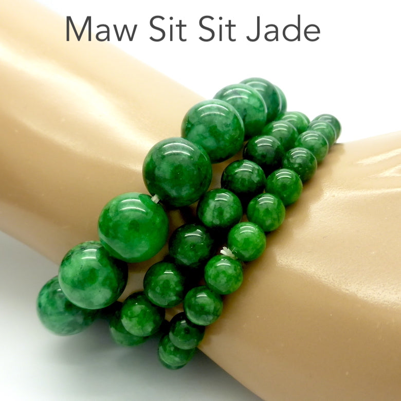LI-HONG JADE - 🥰Celebrate Mums! - The best gift🥰 Amaze your loved ones  with this beautiful jadeite bracelets. Unique and stylish! Beads of  Protections! ⬅️Left: 7.7mm Translucent Apple Green Beads Bracelet with